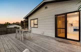 2/7 Eskdale Road, Birkdale