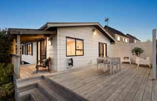 2/7 Eskdale Road, Birkdale