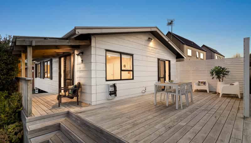 2/7 Eskdale Road, Birkdale