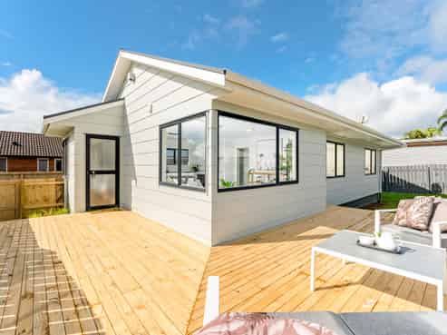 2/7 Rewarewa Road, Te Atatu Peninsula
