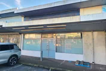 PAPATOETOE TRADE SUPPLIES/WHOLESALER SPACE
