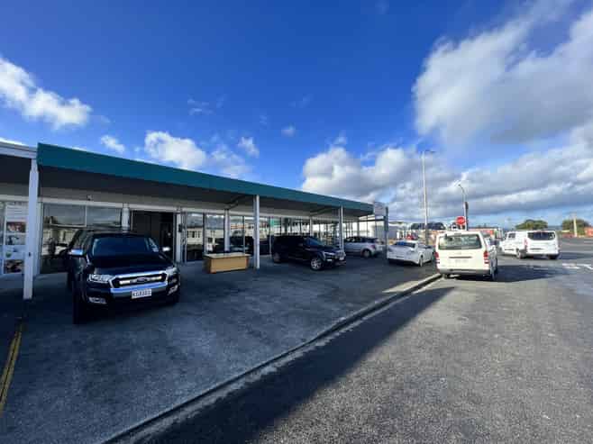 Carparking, Yard, Workshop, Office & Showroom!