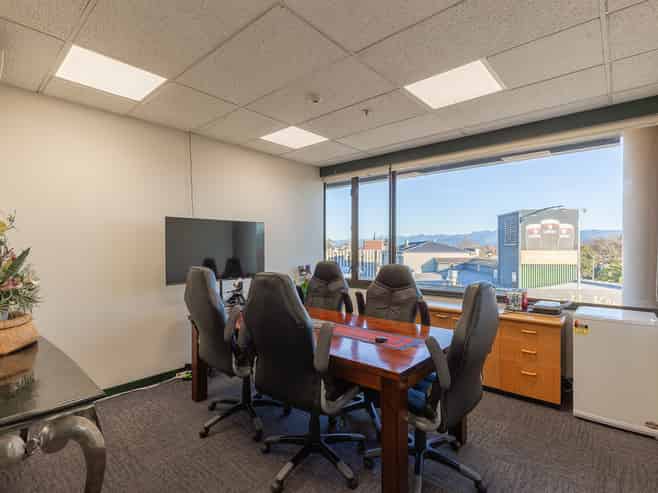 Open-Plan, Modern and Light-Filled 87sqm Office