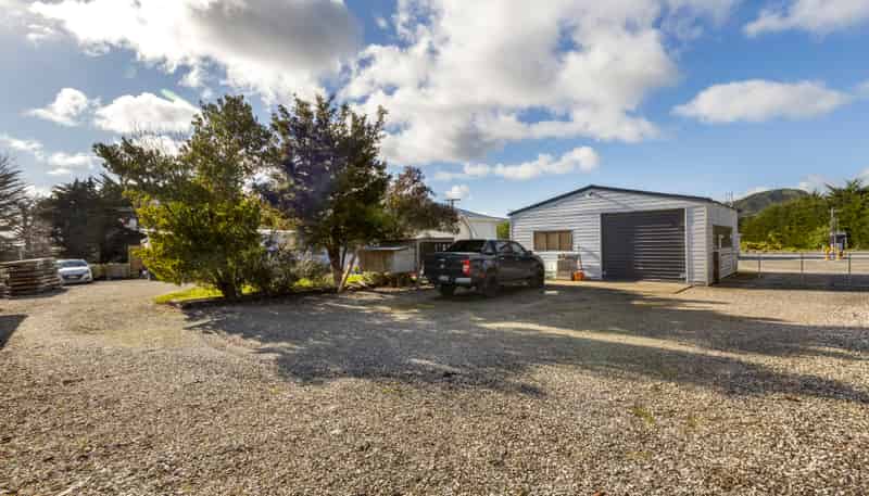 7326 State Highway 1, Ward