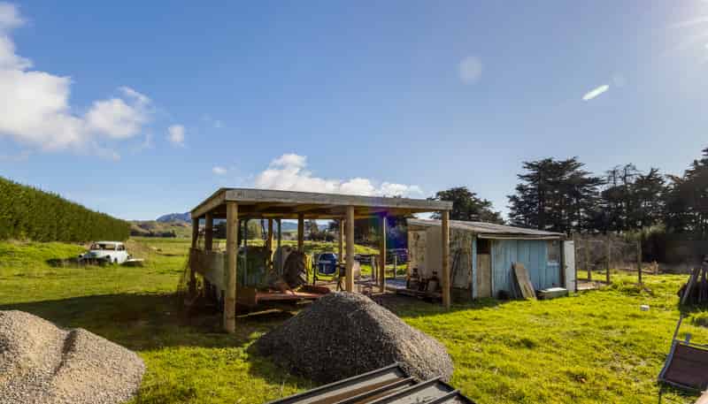 7326 State Highway 1, Ward