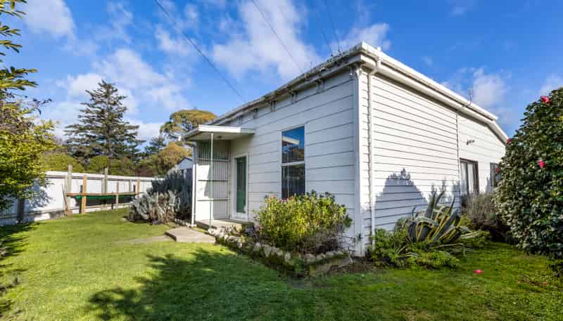 7326 State Highway 1, Ward