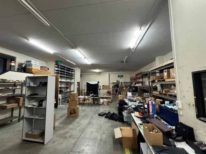 High Exposure Showroom & Warehousing