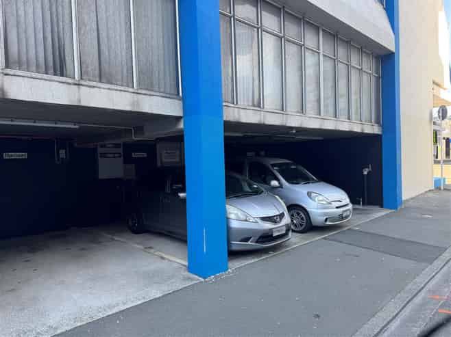 High Exposure Showroom & Warehousing