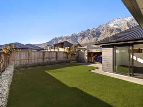 18 Crop Street, Jacks Point