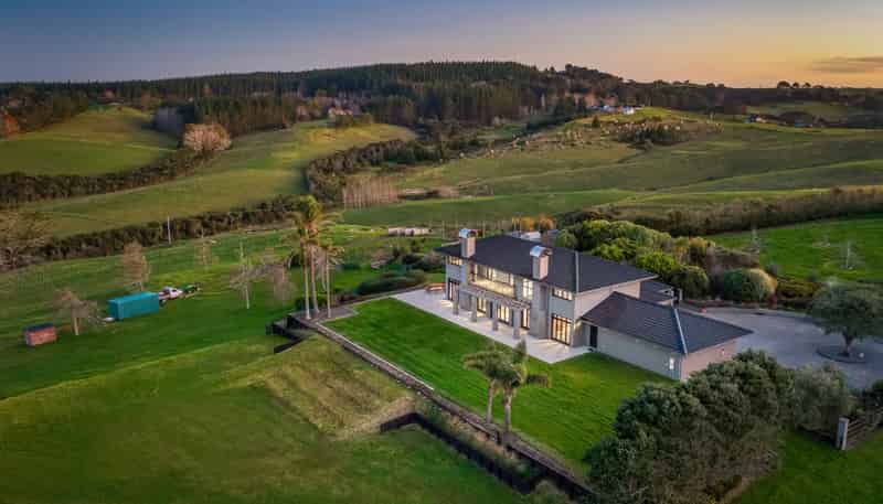 141 Valley Road, Waitoki
