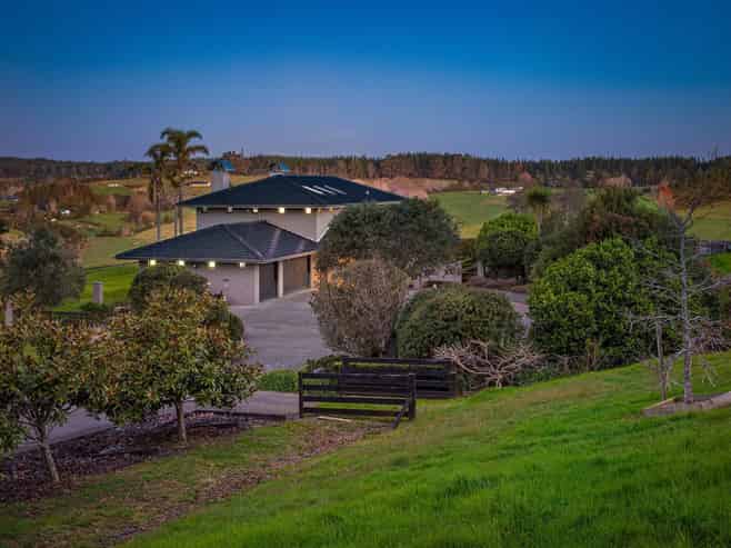 141 Valley Road, Waitoki