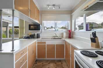 36 John F Kennedy Drive, Milson