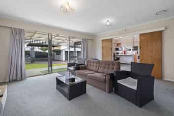 36 John F Kennedy Drive, Milson