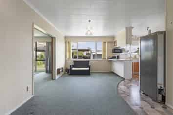 36 John F Kennedy Drive, Milson