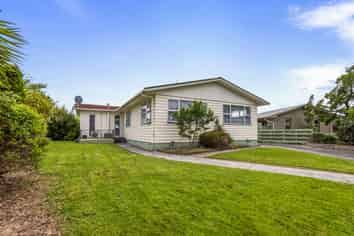 36 John F Kennedy Drive, Milson