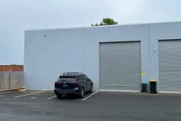 Attractive Gated Complex