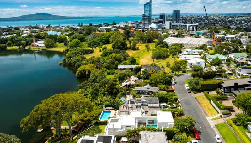  15 Lake View Road, Takapuna