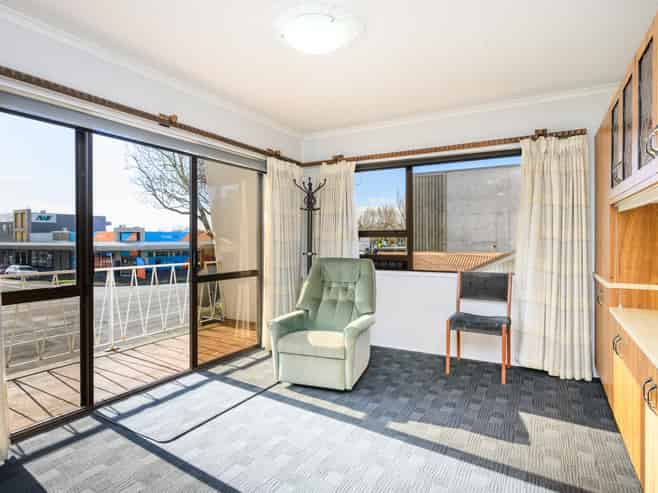 Ideal Office Conversion in the Heart of Broadway