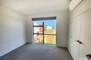 8 Landing Path Drive, Hobsonville