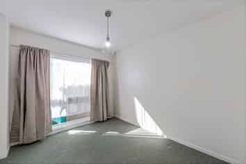 2/1 Glen Road, Browns Bay