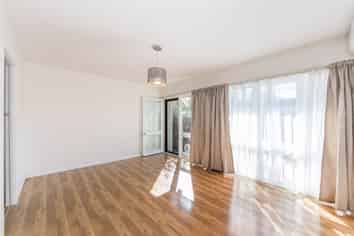 2/1 Glen Road, Browns Bay