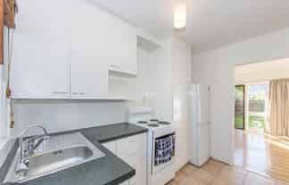 2/1 Glen Road, Browns Bay