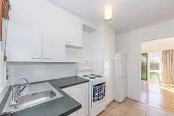 2/1 Glen Road, Browns Bay
