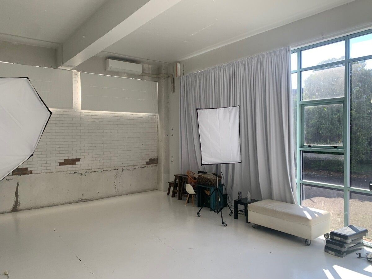 Standalone Stylish Office with Parking - Ansicht 2