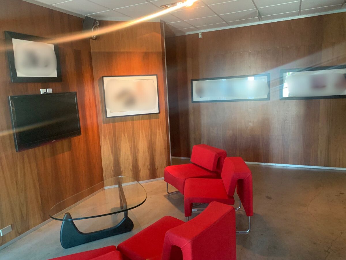 Standalone Stylish Office with Parking - Ansicht 3