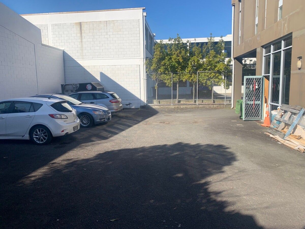 Standalone Stylish Office with Parking - Mehr