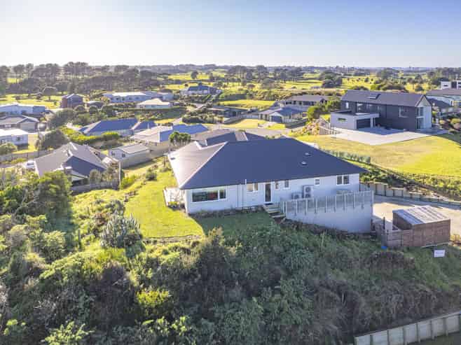 12 Longbeach Drive, Castlecliff