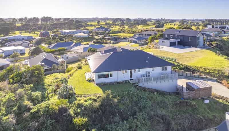 12 Longbeach Drive, Castlecliff