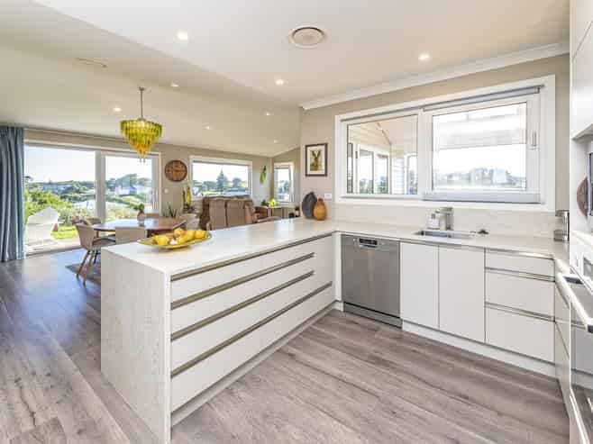 12 Longbeach Drive, Castlecliff