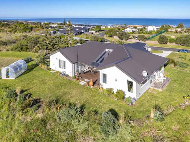 12 Longbeach Drive, Castlecliff