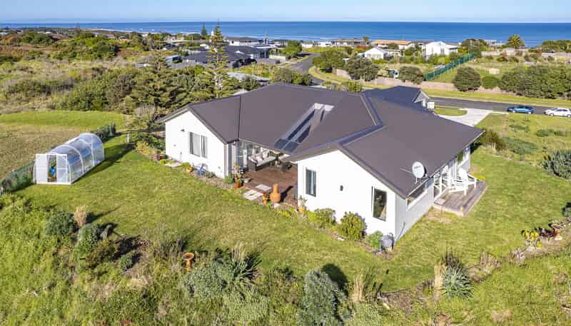 12 Longbeach Drive, Castlecliff