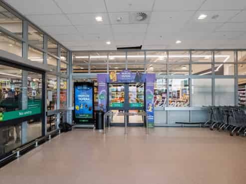 Multi-tenanted investment, anchored by Woolworths