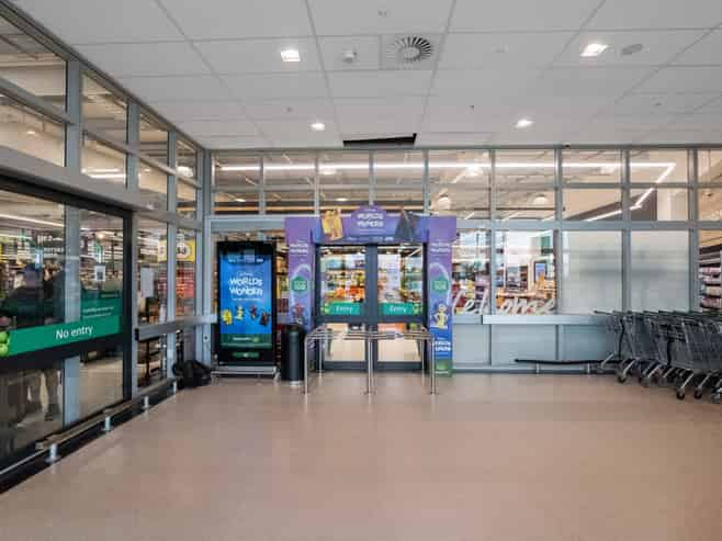 Multi-tenanted investment, anchored by Woolworths