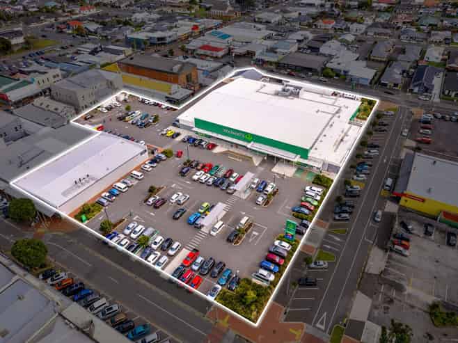 Multi-tenanted investment, anchored by Woolworths