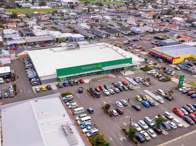 Multi-tenanted investment, anchored by Woolworths