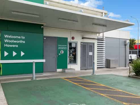 Multi-tenanted investment, anchored by Woolworths
