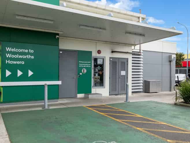 Multi-tenanted investment, anchored by Woolworths