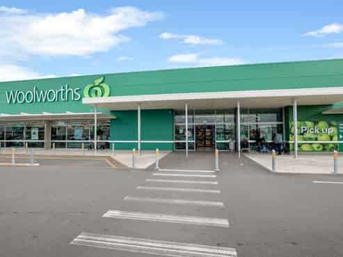 Multi-tenanted investment, anchored by Woolworths