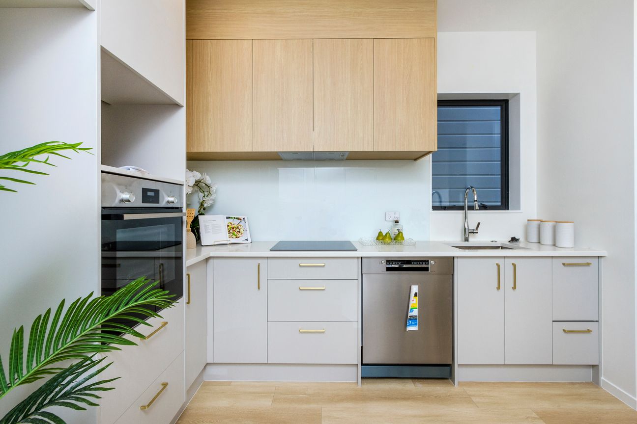 New Home, Fresh Contemporary Style in West Harbour - View 3