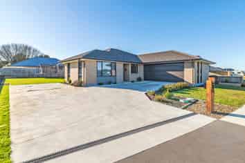9 Martini Avenue, LEESTON