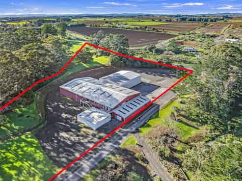 LARGE WAREHOUSE / WORKSHOP IN PATUMAHOE
