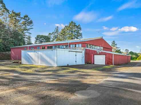 LARGE WAREHOUSE / WORKSHOP IN PATUMAHOE
