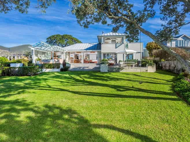  24 Hamana Street, Narrow Neck