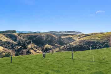 660 Cathedral Road, Domett