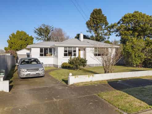 8 Douglas Street, Hawera