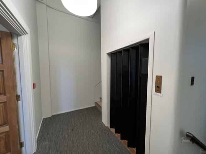 Character, high stud Office 